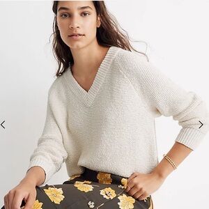 Madewell Arden V-Neck Crop Pullover Sweater in Golden Pecan